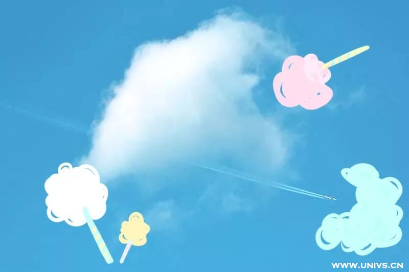 中航大定制棉花糖
用白糖高温制成
软绵的口感
甜到心坎里的味道
蓝天与白云
一架飞机驶过上空
中航大定制棉花糖
你值得拥有