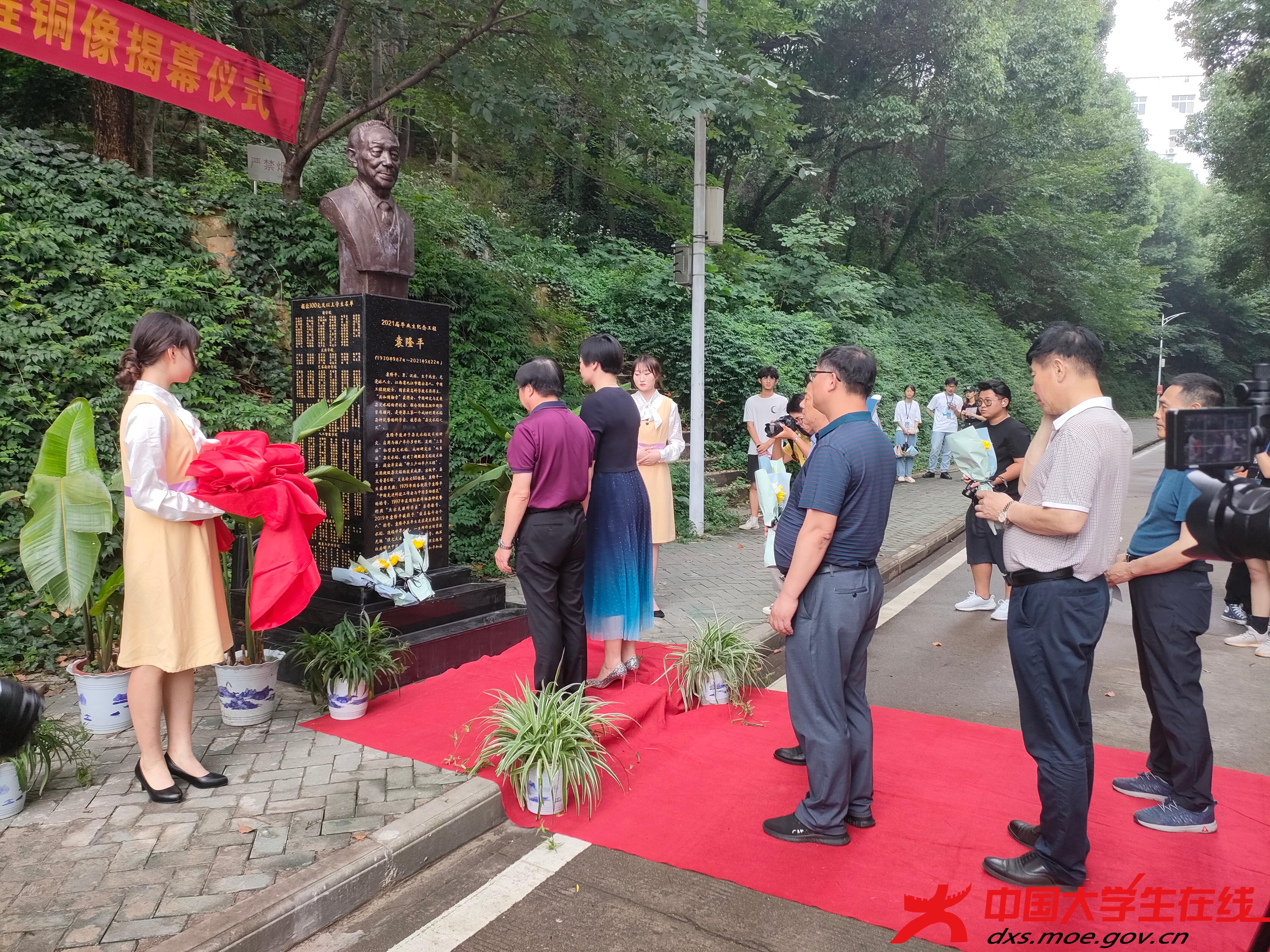 69CE3BECC698DD925D53C3B7D7D98C92.jpg 69CE3BECC698DD925D53C3B7D7D98C92.jpg