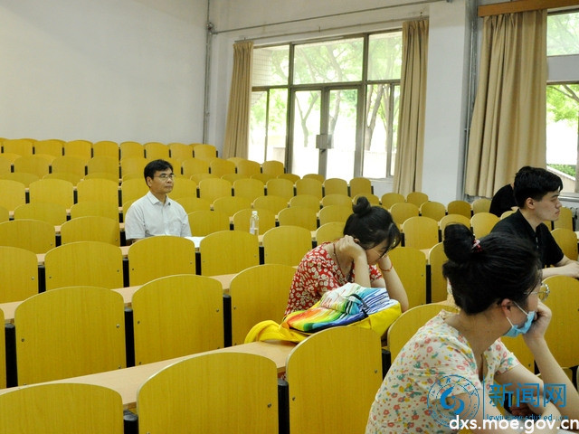 山东理工大学党委常委,副校长张祥云到西校区4号教学楼305教室,听了