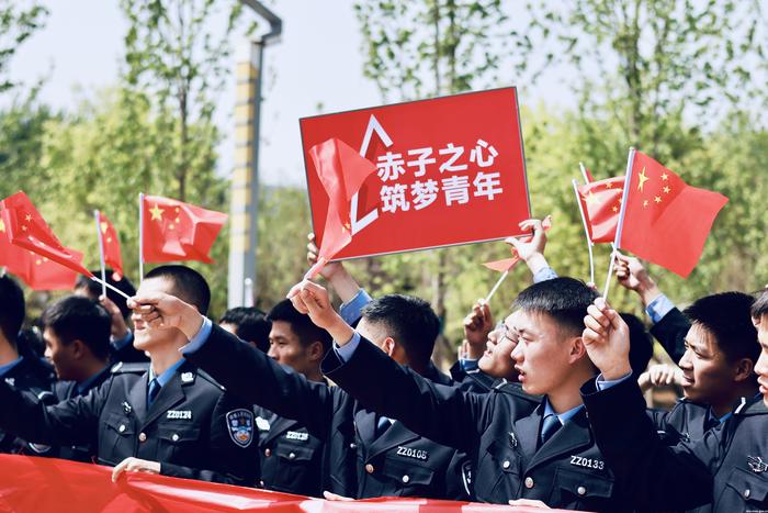 图2 同学们欢迎功模校友