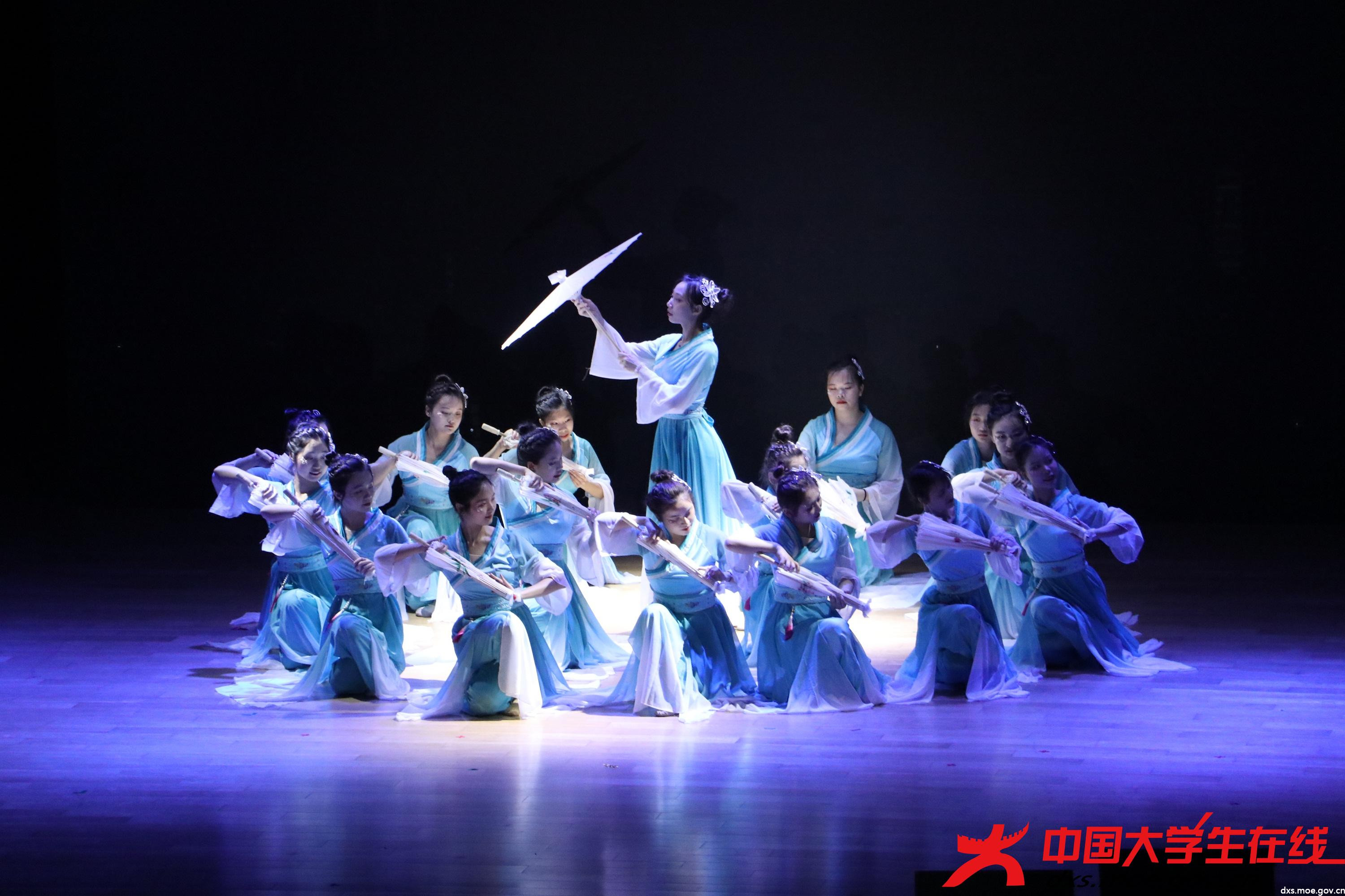 古典舞《雨涧春行图》 吴晓文摄.jpg