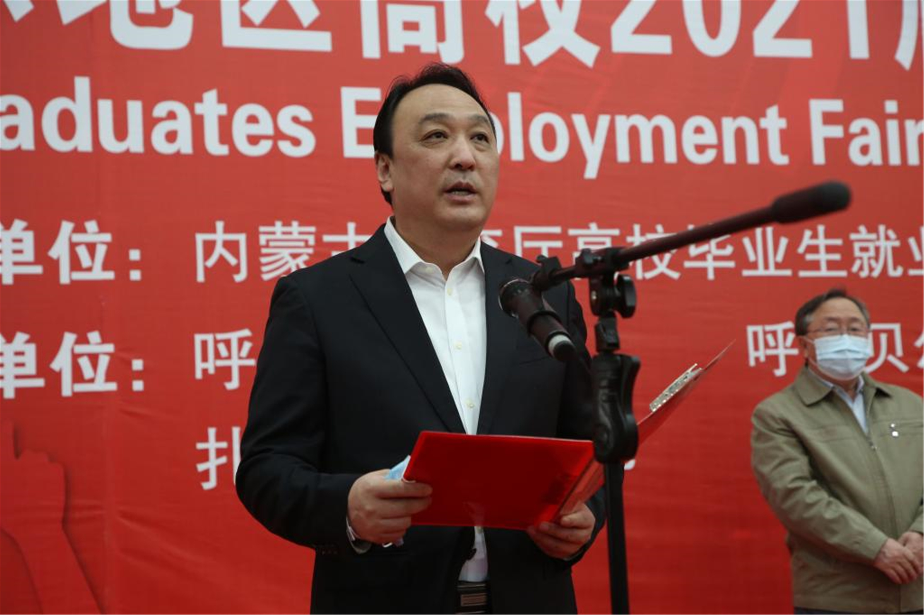 呼伦贝尔市人力资源和社会保障局局长李国强一行在呼伦贝尔学院党委