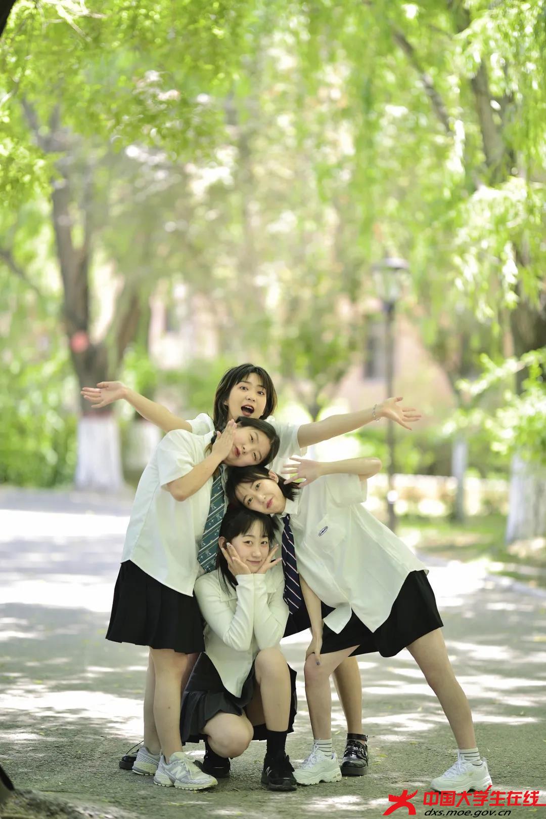 毕业季·庆党生 | 最美毕业照,定格最美年华和最美的你 - 延安大学